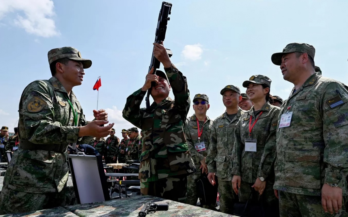 Cận cảnh quân đội Trung Quốc và Campuchia tập trận Rồng Vàng